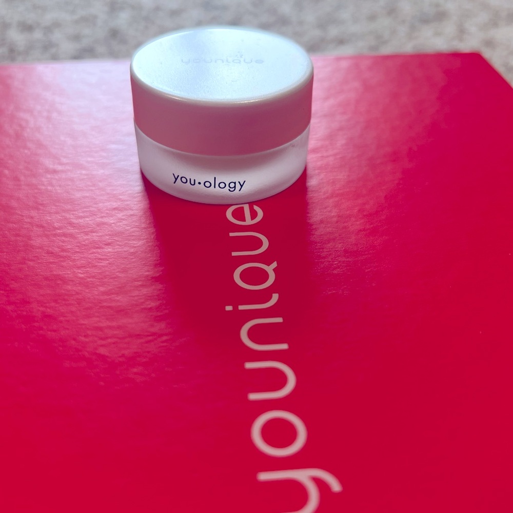 Creamy lip scrub